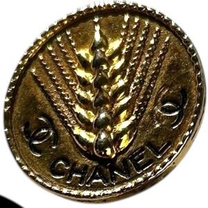 CHANEL Vintage Wheat Motif Gold Tone Button